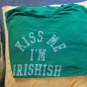 Men's medium Kiss me I'm irishish tshirt